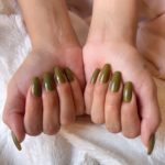 manicura-verde-tendencia-selena-go-mez-1660810676