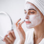 habitos-skincare-maquillaje-envejeciendo-foto